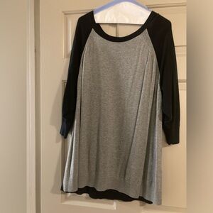 Plus size Old Navy lightweight sweater, 3/4 length sleeves, black backside